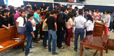Youth dedicating their lives to Jesus Christ in Villahermosa